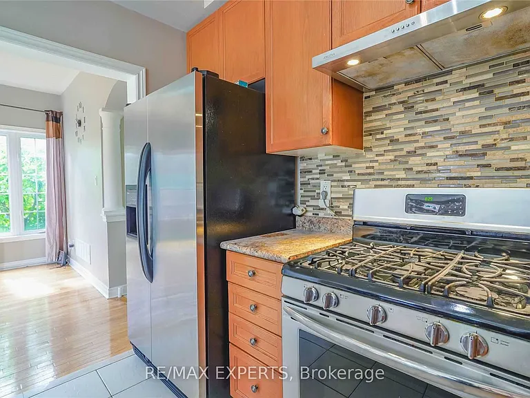33 Saltspring Dr — Photo 12