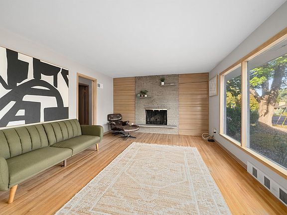 5th image of 2025 W 20th St