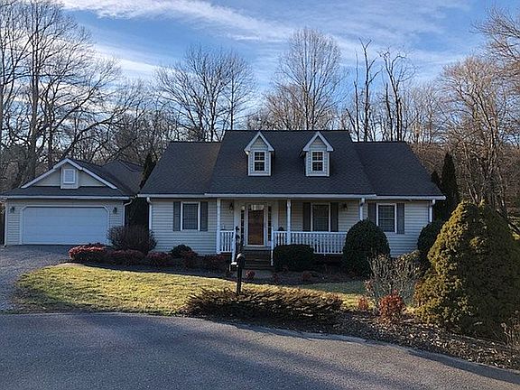 3rd image of 62 Dungannon Dr