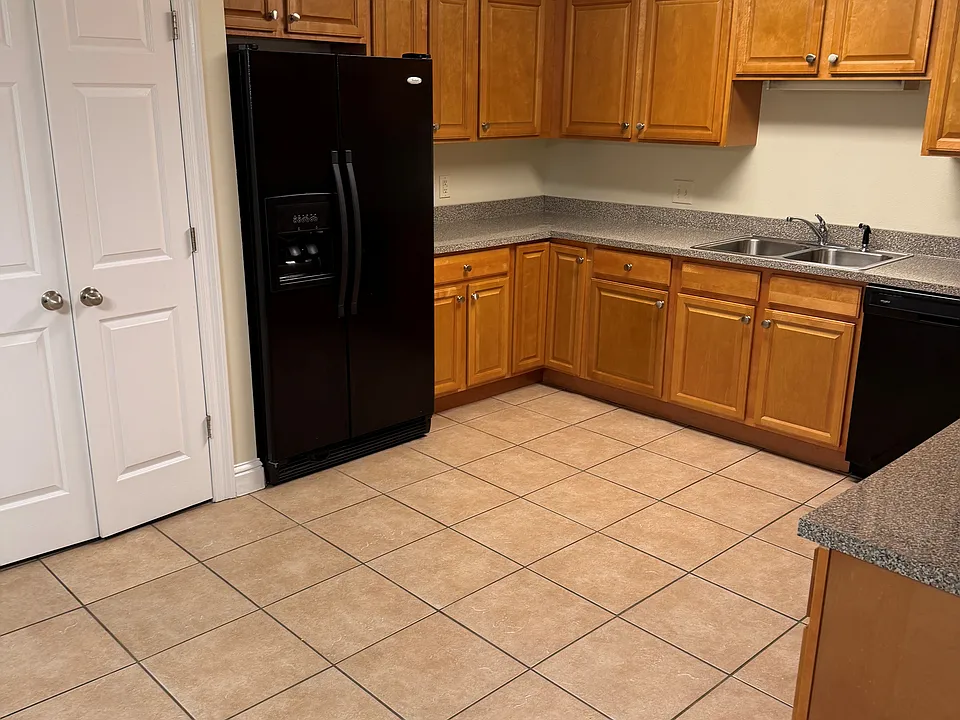 55 Colonial Dr #3