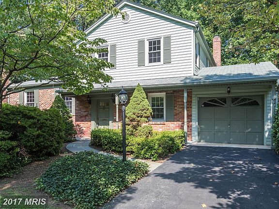 3rd image of 807 Woodley Dr
