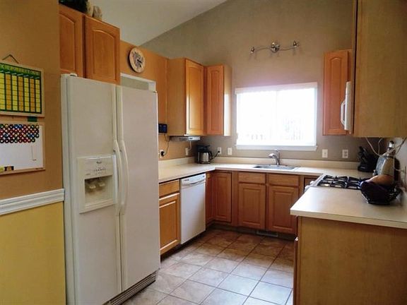 3rd image of 487 Waterbury Ct