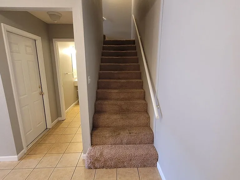 402 Shade Tree Ln — Photo 5