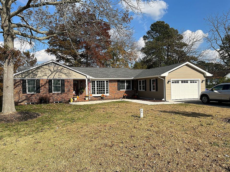 1st image of 125 Lake Dr