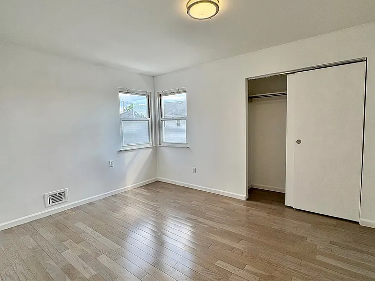 1168 Rockland Ave — Photo 11