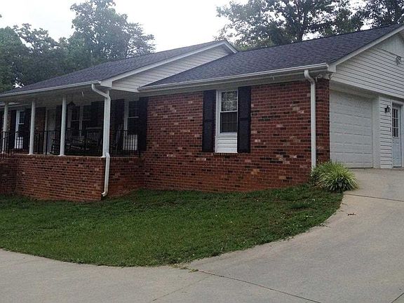 4th image of 309 Poinsettia Dr