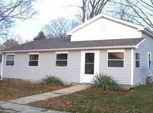 318 N Spring St, Franklin Grove, IL 61031