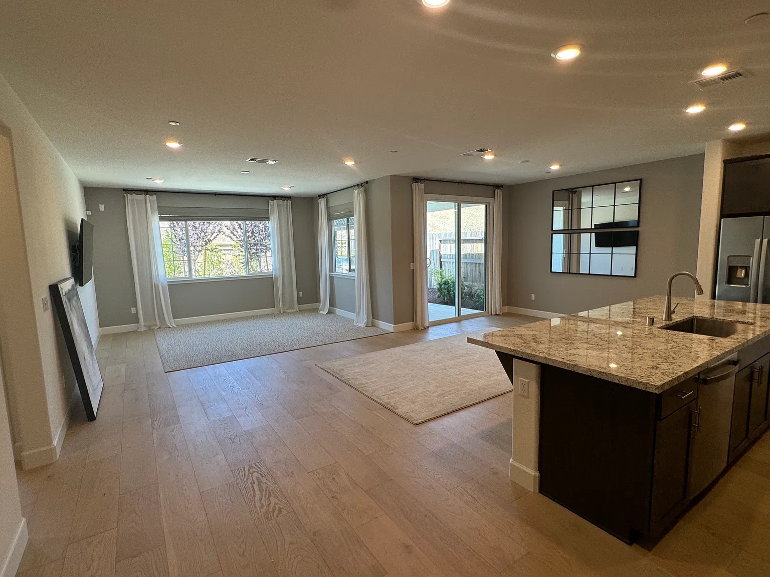 4 bed, 2150 sqft, $3,659 — Photo 4