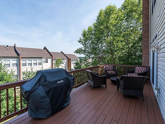 3rd image of 3151 Woods Edge Dr