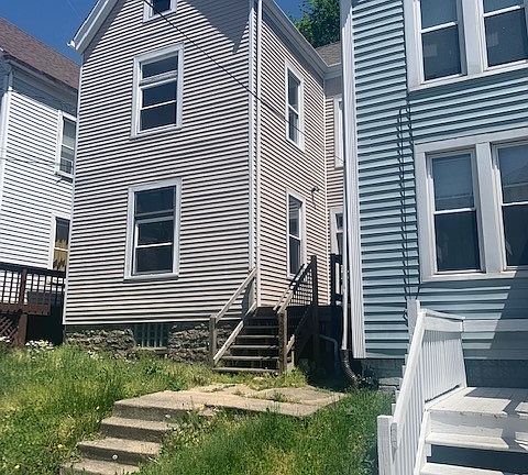 2nd image of 2366 Flora St #2