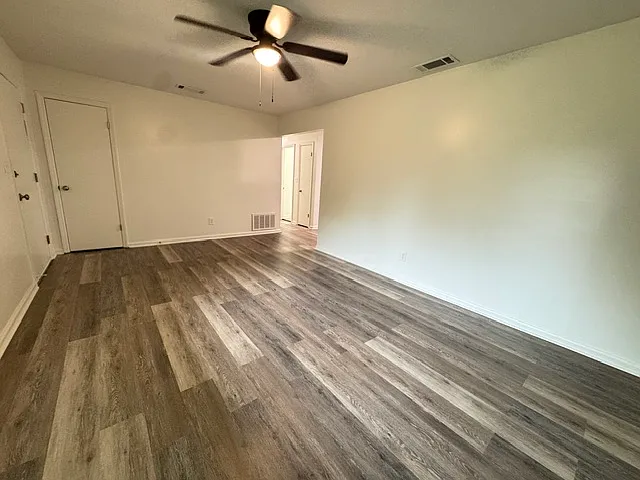 1526 Barcelona Dr — Photo 3