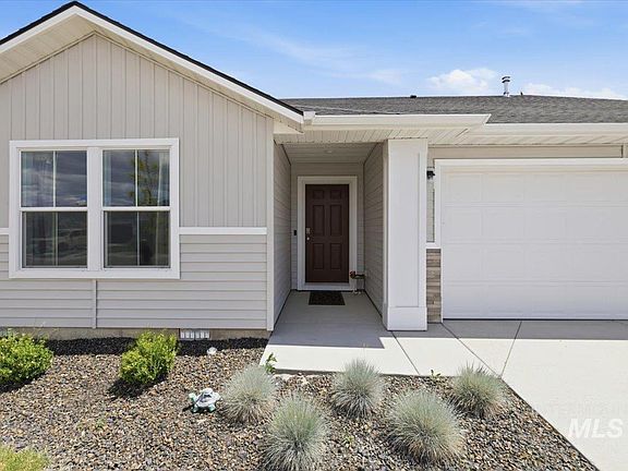 2nd image of 402 Hildago Way
