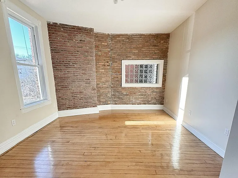 1315 Genesee St #13 — Photo 7