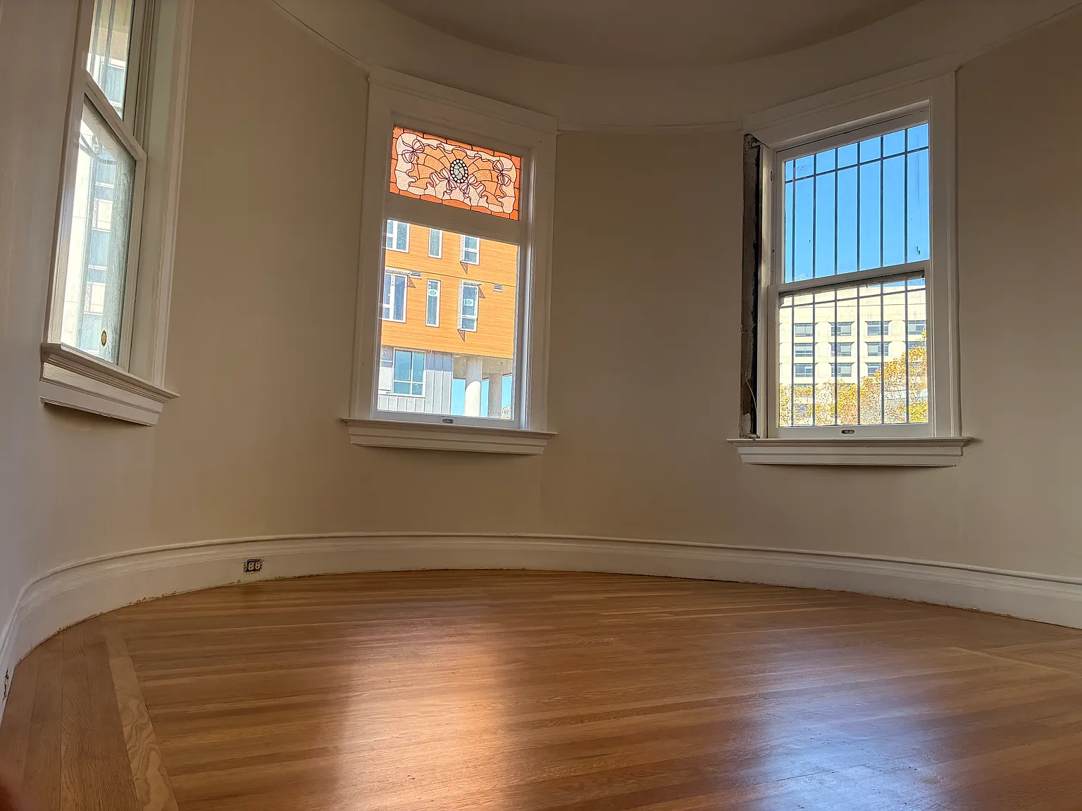 4 bed, 1402 sqft, $4,900 — Photo 2