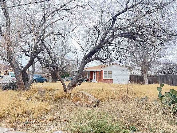 5th image of 211 E Country Club Rd