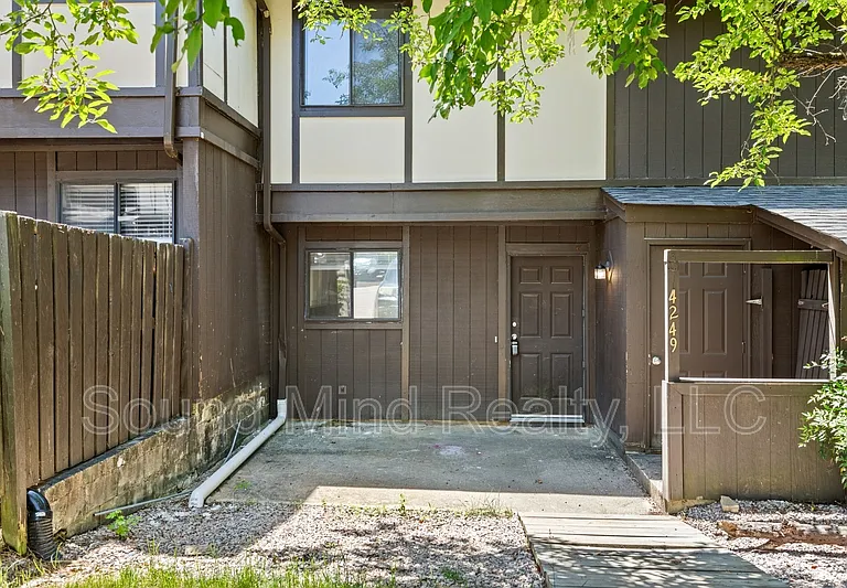 4249 Lake Ridge Dr #5B — Photo 3
