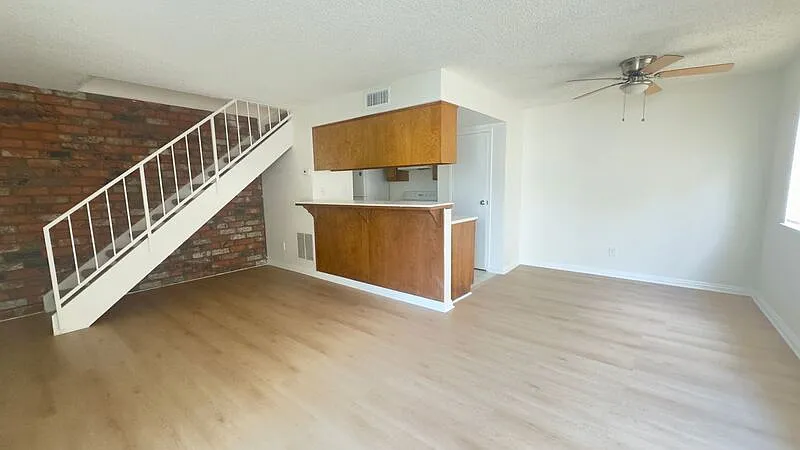 2 bed, 1.0 bath, 836 sqft, $2,600 — Photo 2