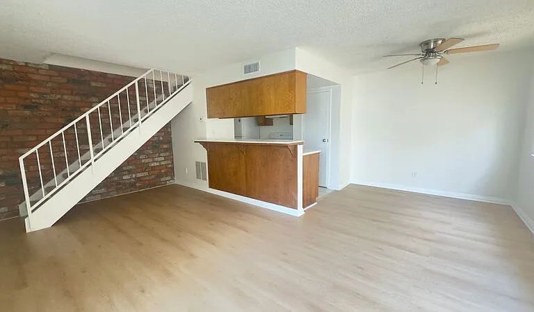 3026 Winfield Ave — Photo 2