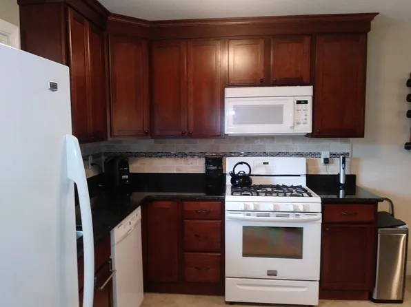 172 Beekman Dr, Agawam, MA 01001