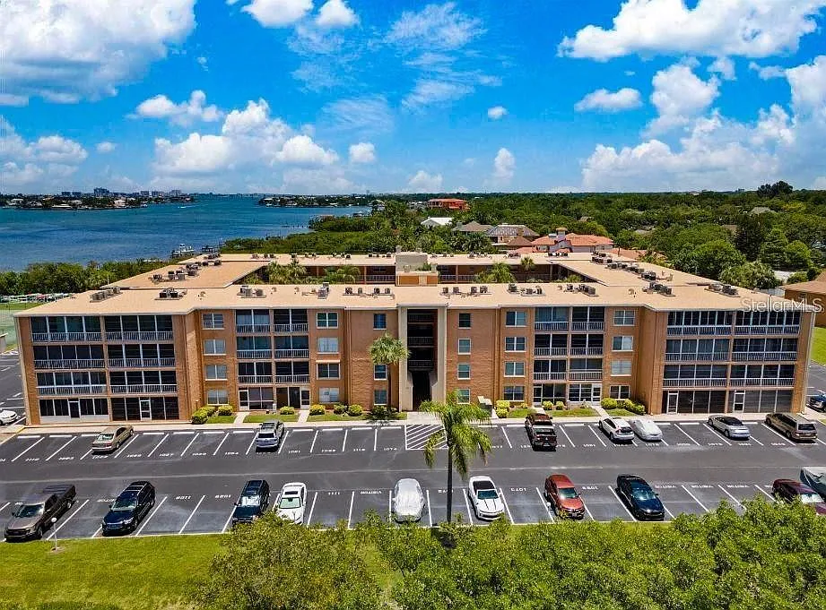 Building Photo - 12760 Indian Rocks Rd #1031