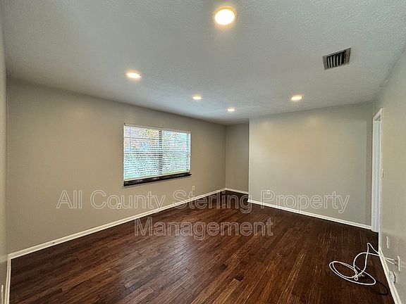 3rd image of 529 SE Olustee Ave