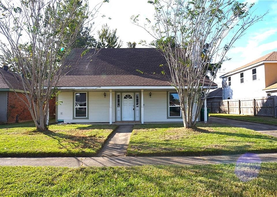 1st image of 2725 Cambridge Dr