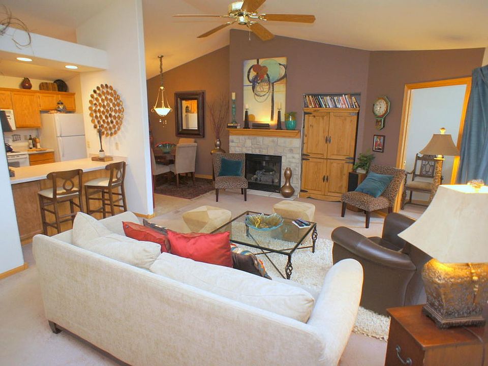 Greatroom with gas fireplace