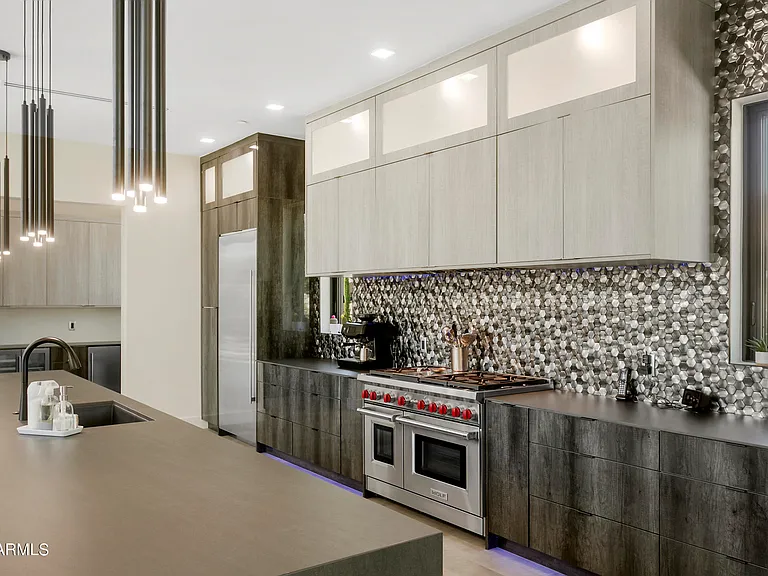 10019 N 57th St — Photo 22