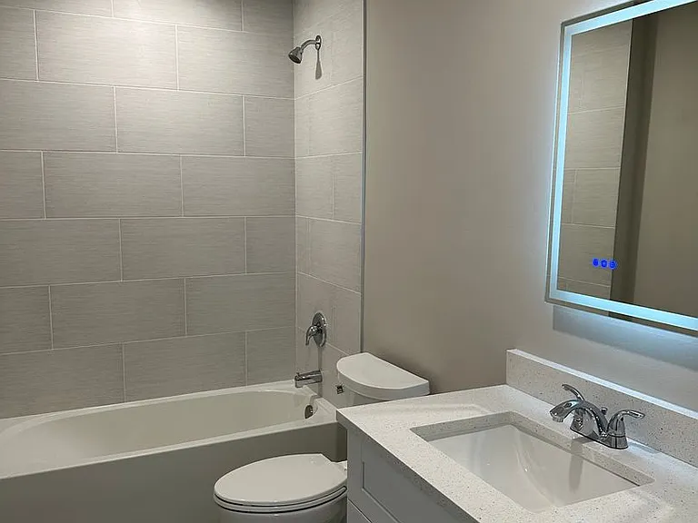3610 NE 9th Pl — Photo 17