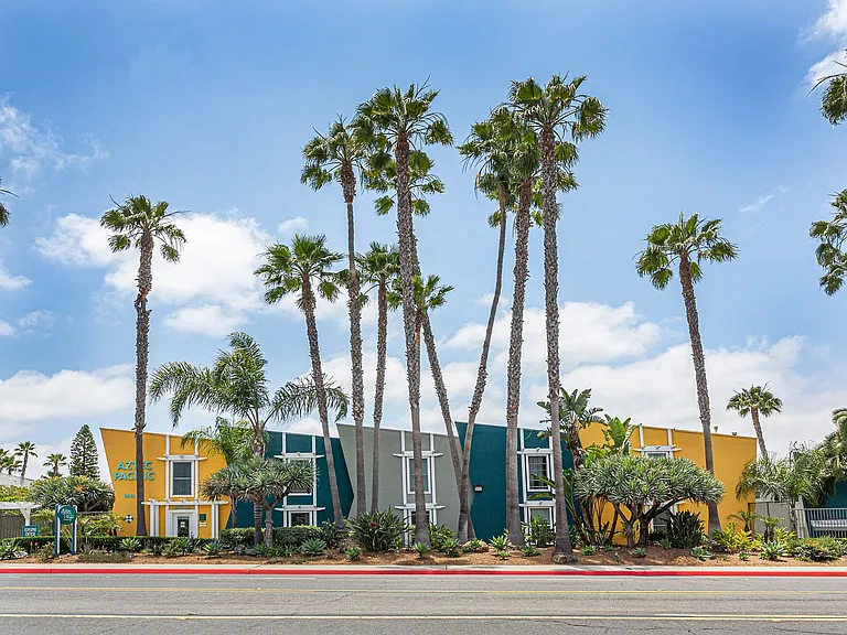 Aztec Pacific Apartments — Photo 2