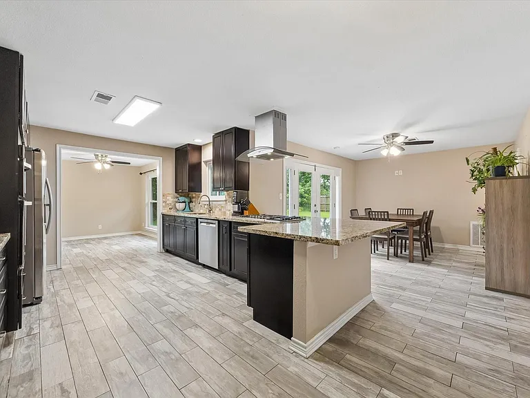 3711 Manor Ln — Photo 2