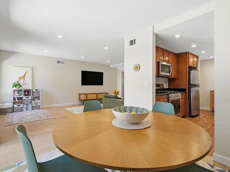 1256 Rainier Ave — Photo 9