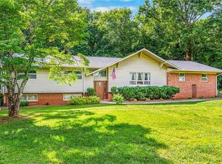 2215 Hickswood Rd, High Point, NC 27265