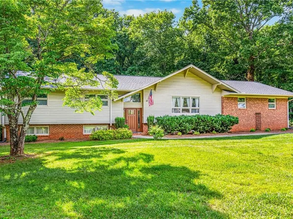 2215 Hickswood Rd, High Point, NC 27265