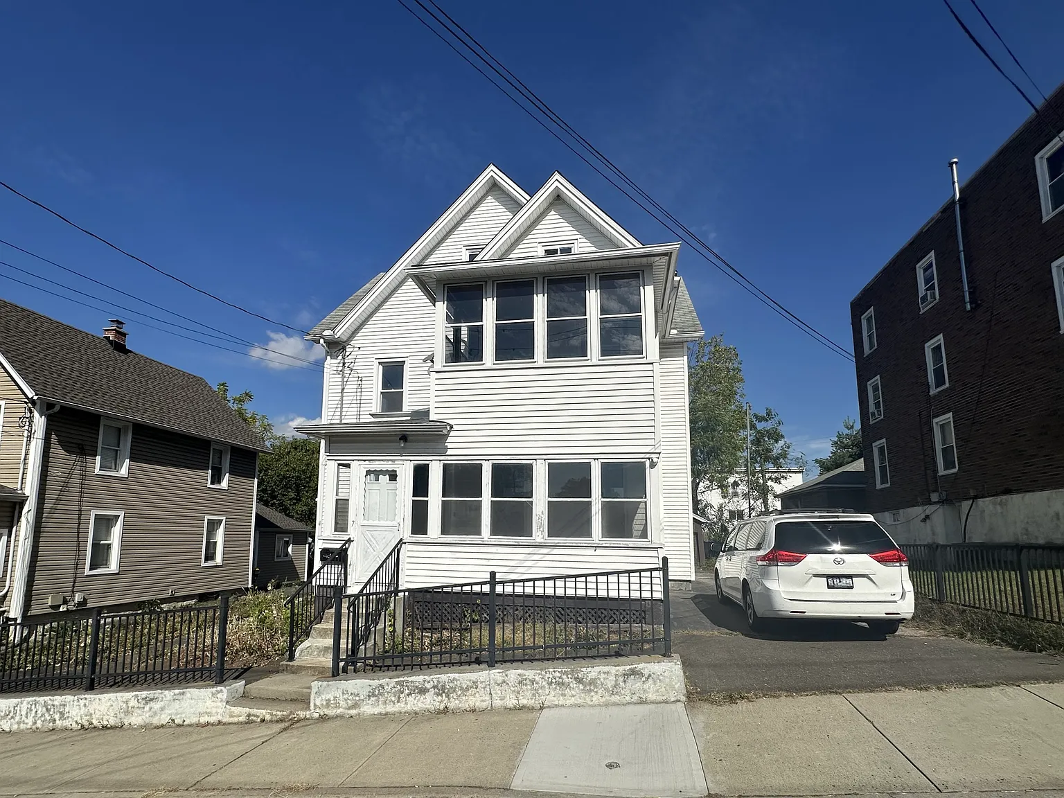 4 bed, 1500 sqft, $2,300 — Photo 1