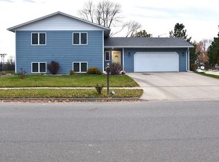 1601 Flag Mountain Dr, Pierre, SD 57501
