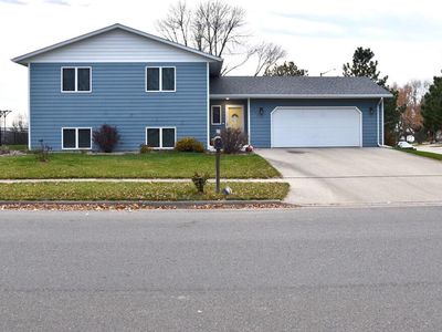 1601 Flag Mountain Dr, Pierre, SD, 57501