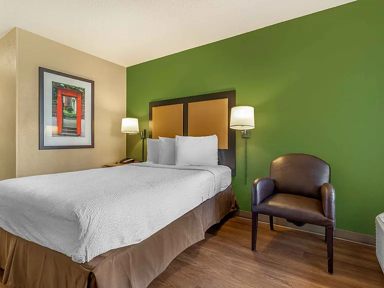 Studio Suite - 1 Queen Bed