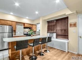 83 Edwards St APT T, Roslyn Heights, NY 11577