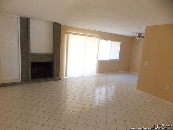 3rd image of 5946 Brambletree St