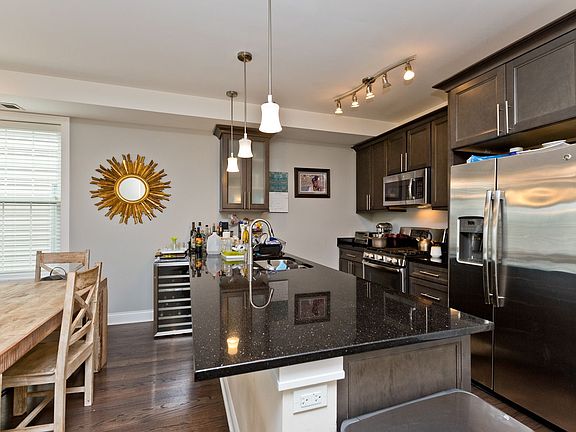4th image of 2912 N Avers Ave #2