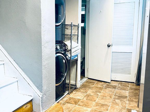 3rd image of 624 Ashland Ave