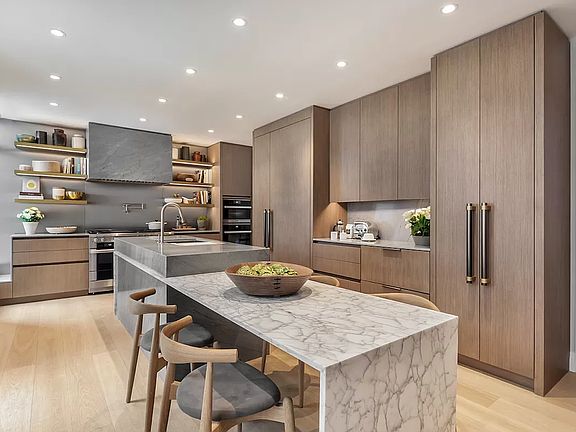 3rd image of 70 Vestry St APT 7F