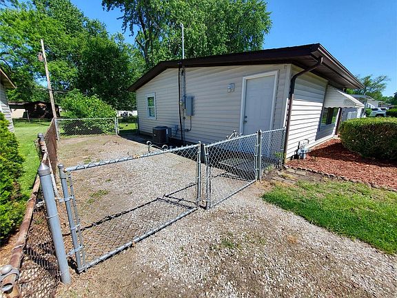 4th image of 2920 Dale Ave