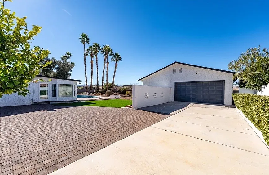 4 bed, 3072 sqft, $12,000 — Photo 2