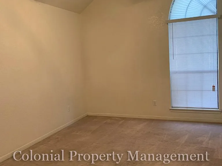 1905 McGinnis Ct — Photo 14