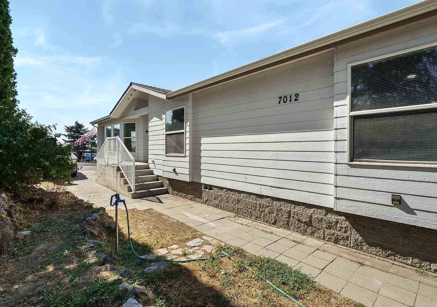 Large home with views of Potholes Resevoir. (Marine View Heights) — Photo 2