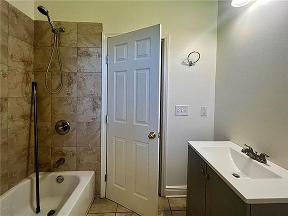 5th image of 1434 Teche St