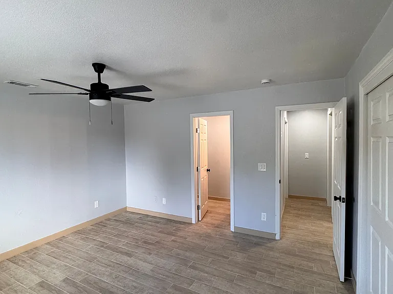 3874 E Ashlan Ave — Photo 17
