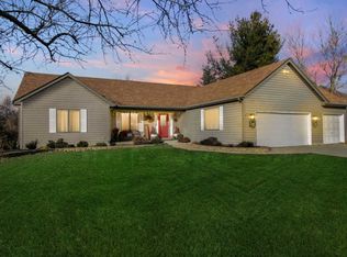 8 Bury Ct, Sugar Grove, IL 60554